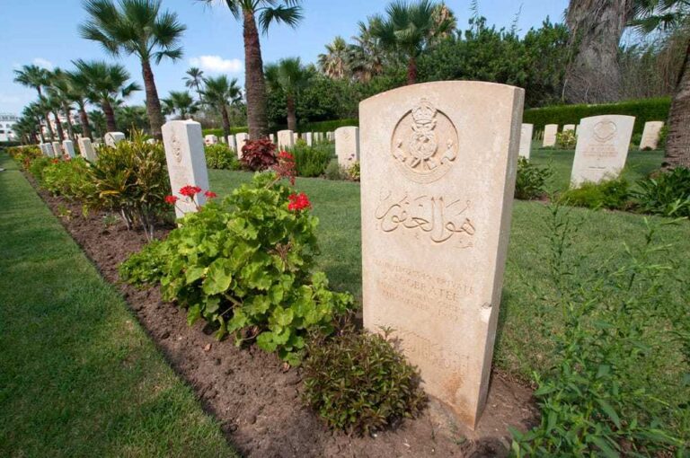 The grave of a Muslim Senegalese soldier adorned with exquisite Thuluth calligraphy Photo: Walid Montasser