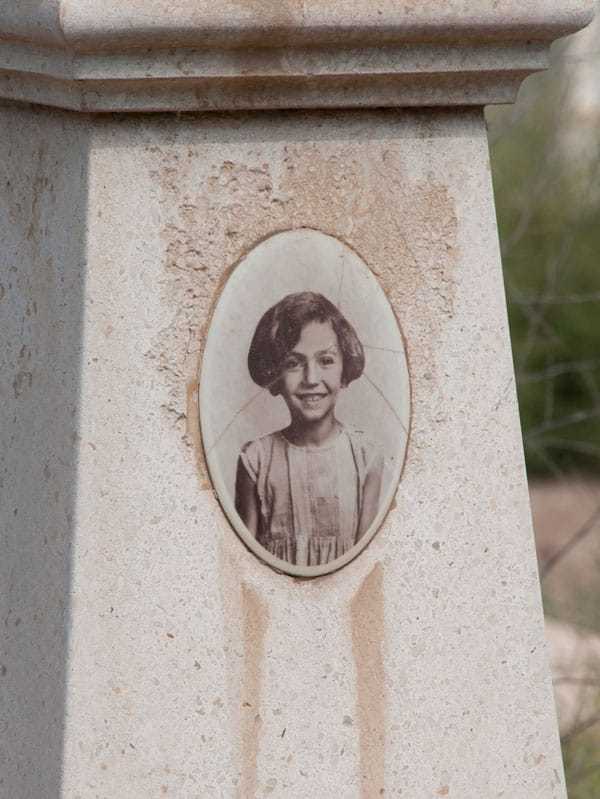 الطفلة اليونانية كاترينا
